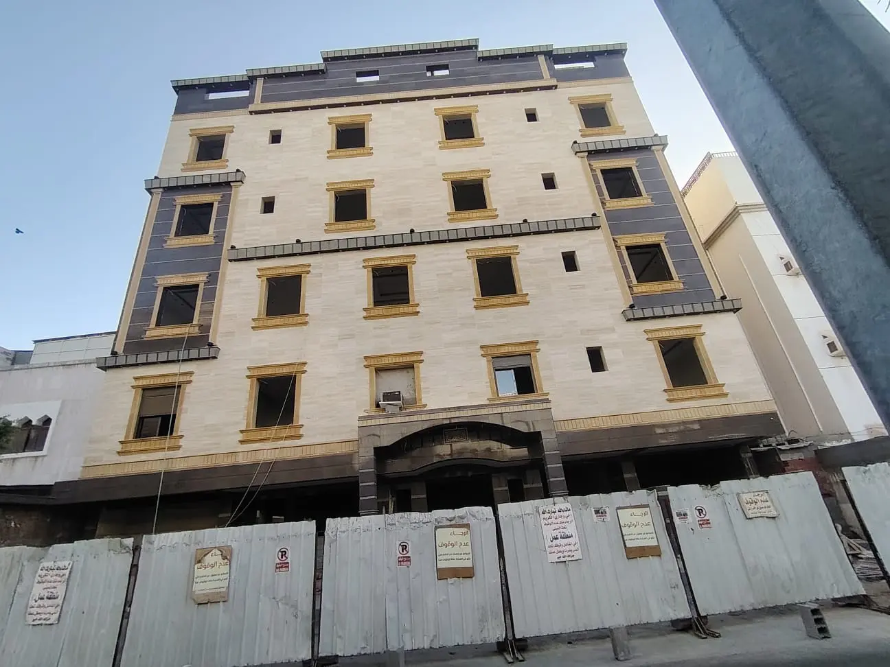 منظر أمامي لعمارة سكنية