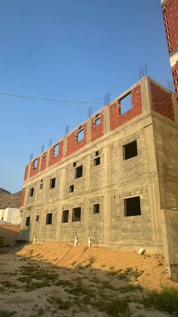 عمارة تحت الإنشاء