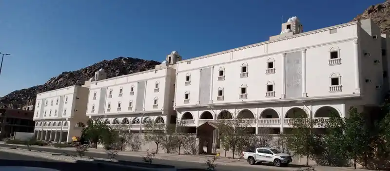 تنفيذ مبنى تجاري وإداري