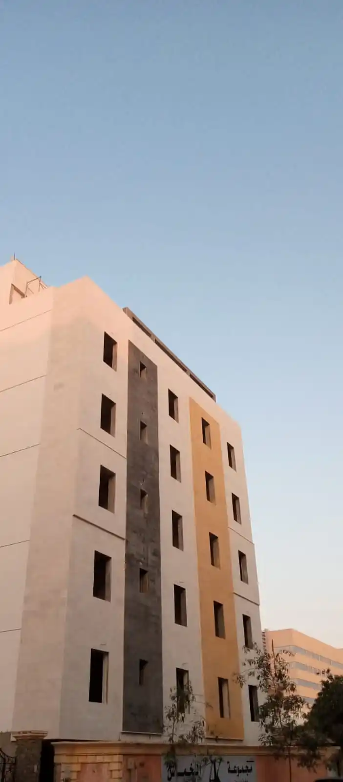 بناء عمارة سكنية متعددة الطوابق